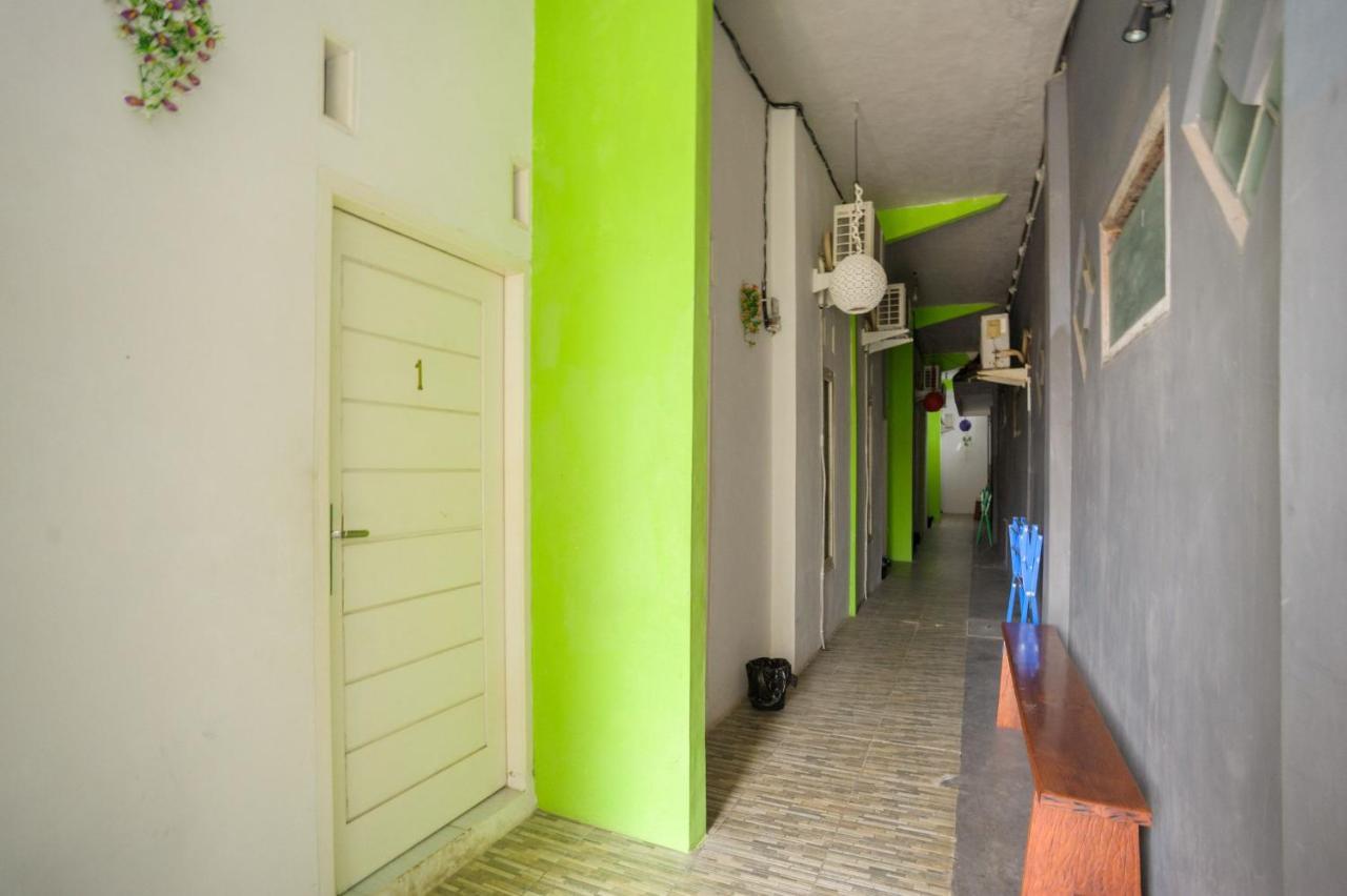 Reddoorz Syariah Near Rs Advent Bandar Lampung Hotel Exterior photo